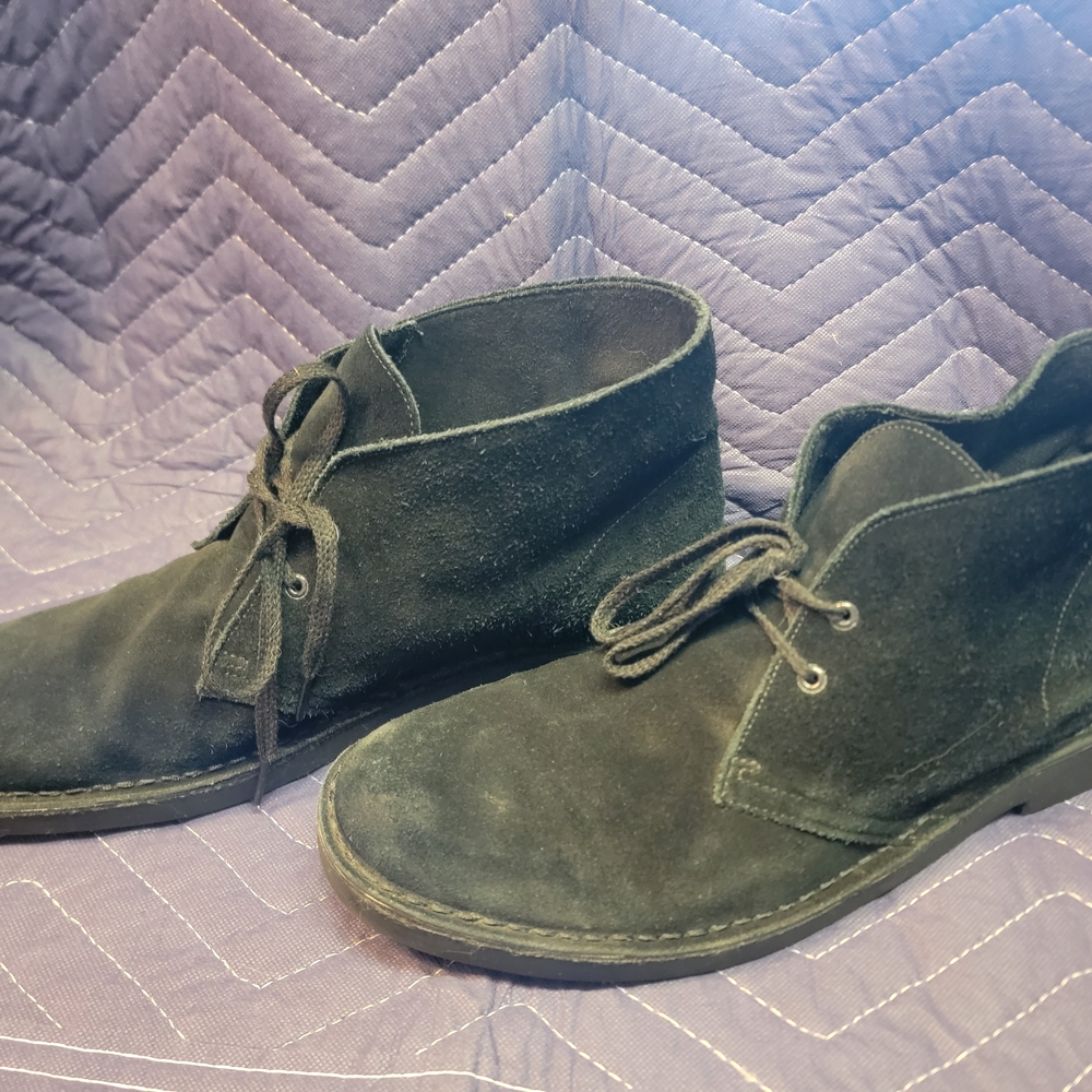 Clarks Men's Black Suede Chukka Boots